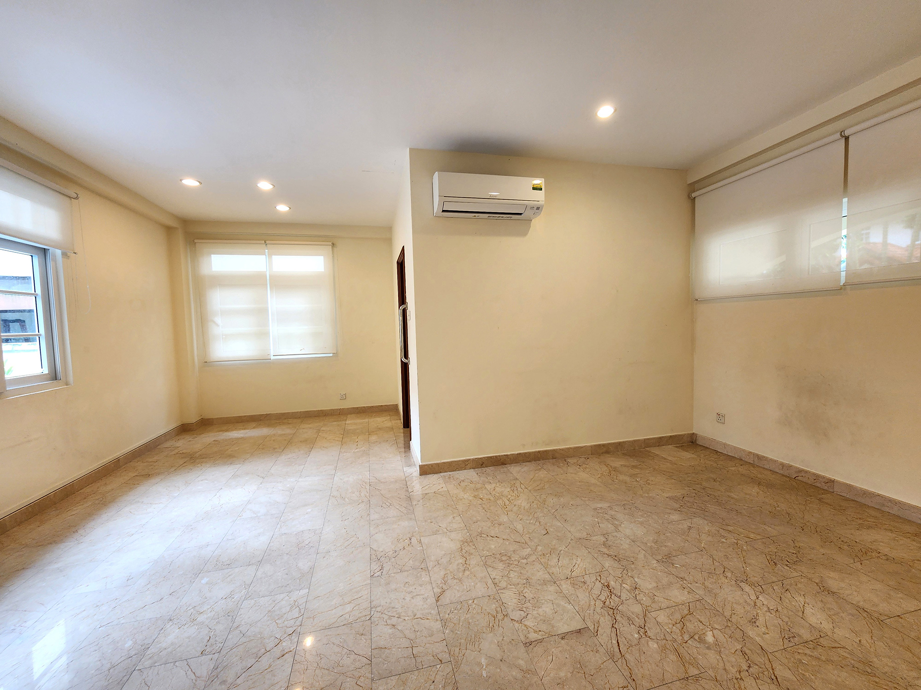 4 Oakwood Grove