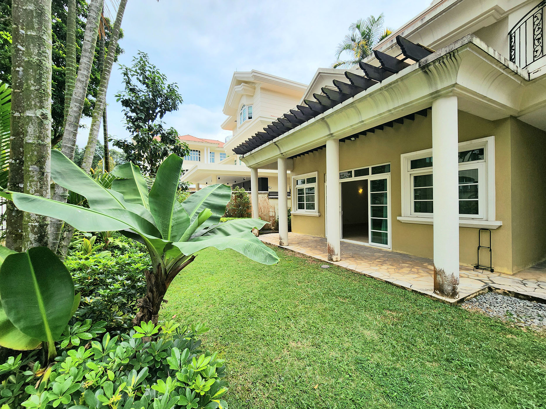 4 Oakwood Grove