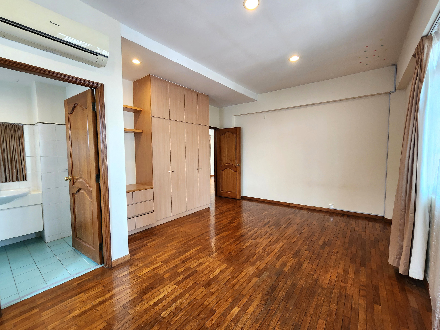 4 Oakwood Grove